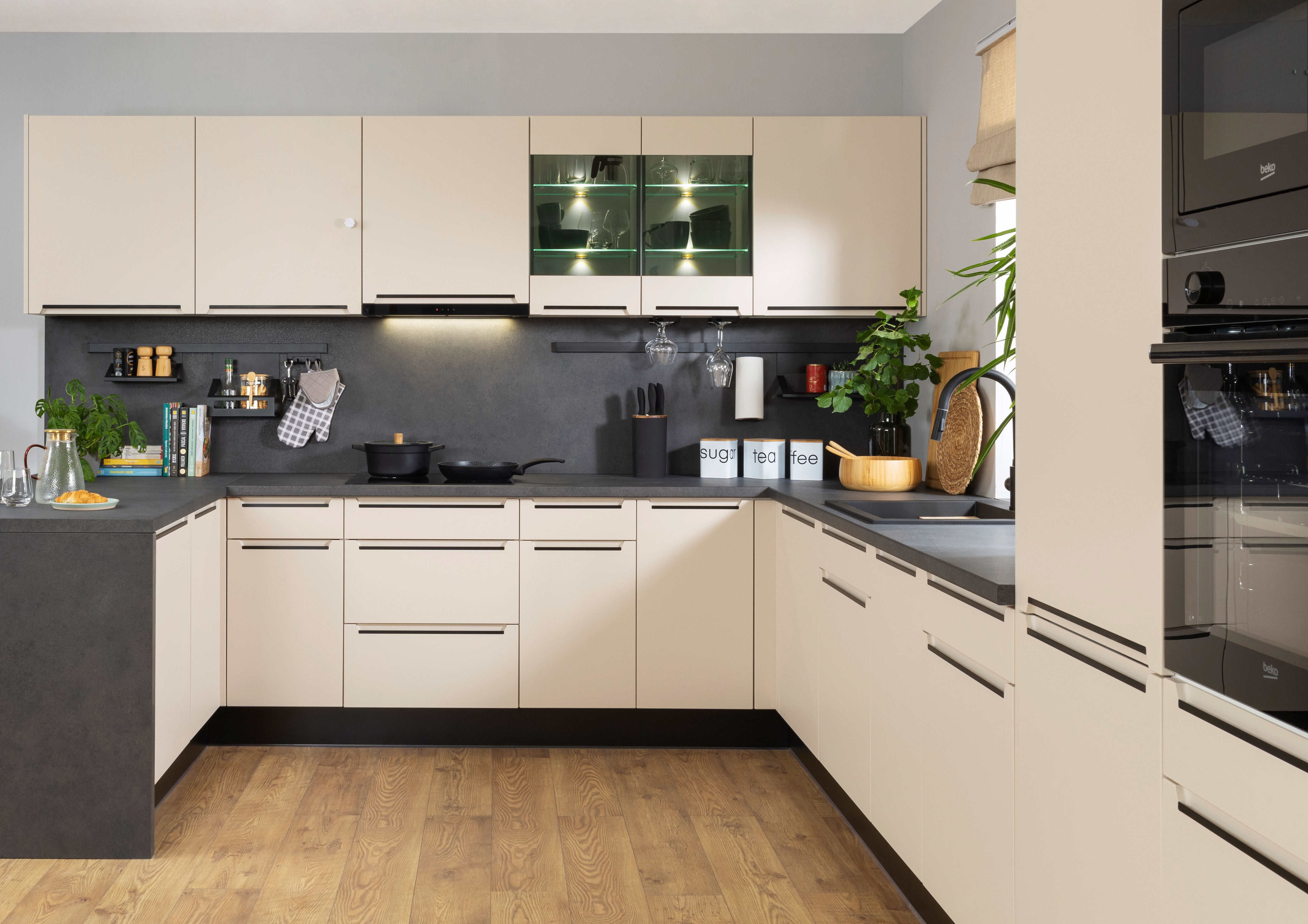 IRIS ALHAMBRA MATT Modern Family Line Galleriebild Gross